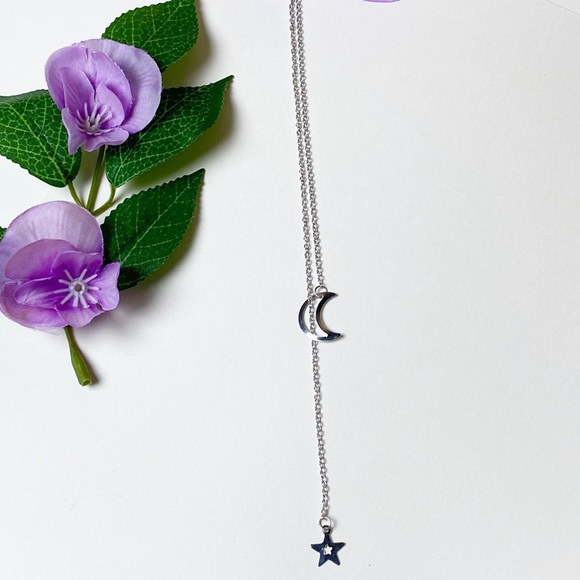 Sweetheart Silver Tone Crescent Moon Necklace. - Picture 2 of 5